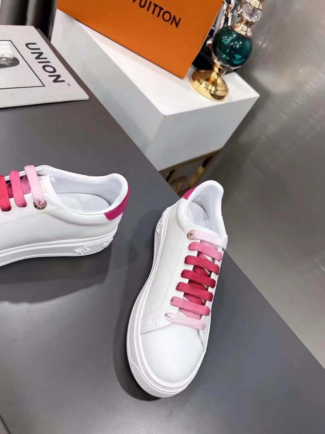 L0vis Vvtt0n Women’s Time Out Sneaker Fuchsia Pink For Women LV 1AA1BN