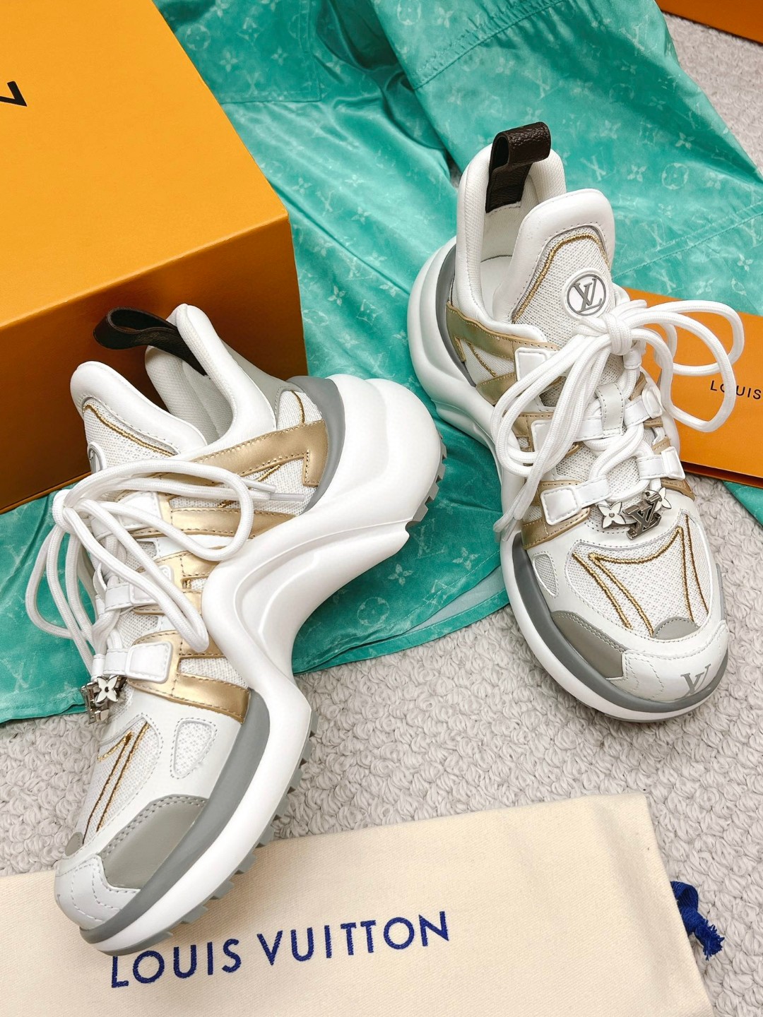 L0vis Vvtt0n LV Archlight Sneaker White For Women