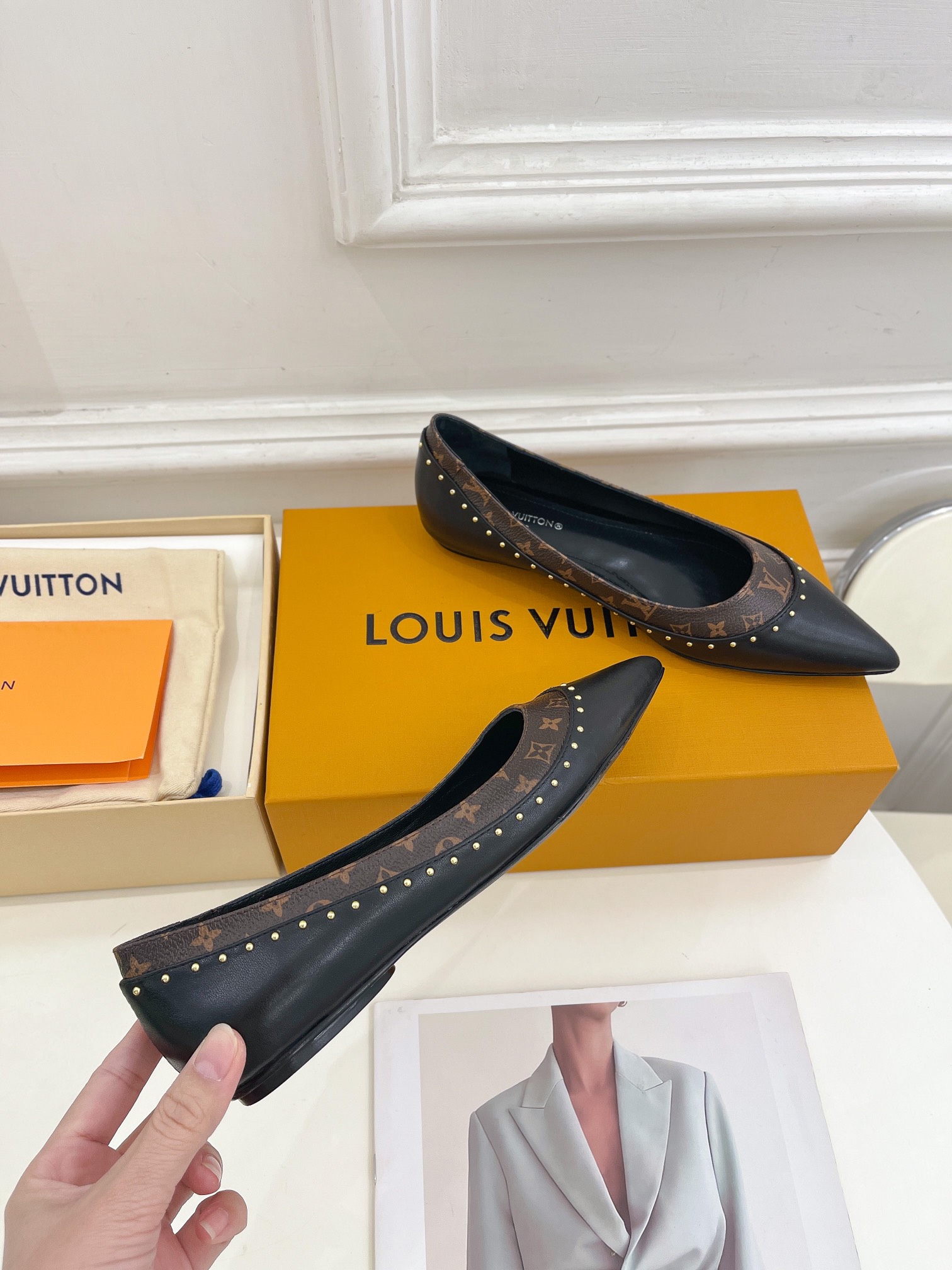 L0vis Vvtt0n Signature Flat Ballerina Black For Women 1AACKN