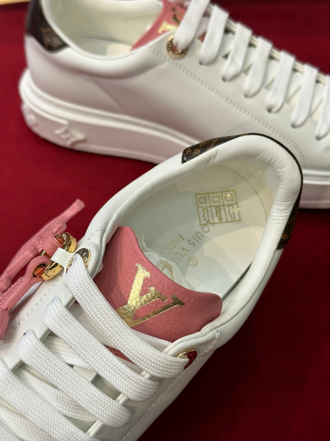 L0vis Vvtt0n Time Out Sneaker Pink For Women