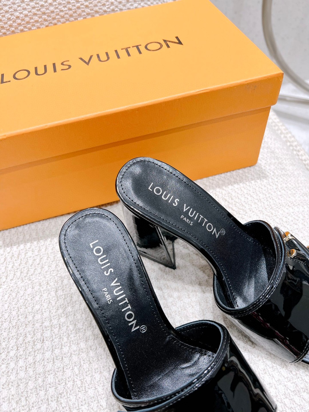 L0vis Vvtt0n Shake Mule Black For Women