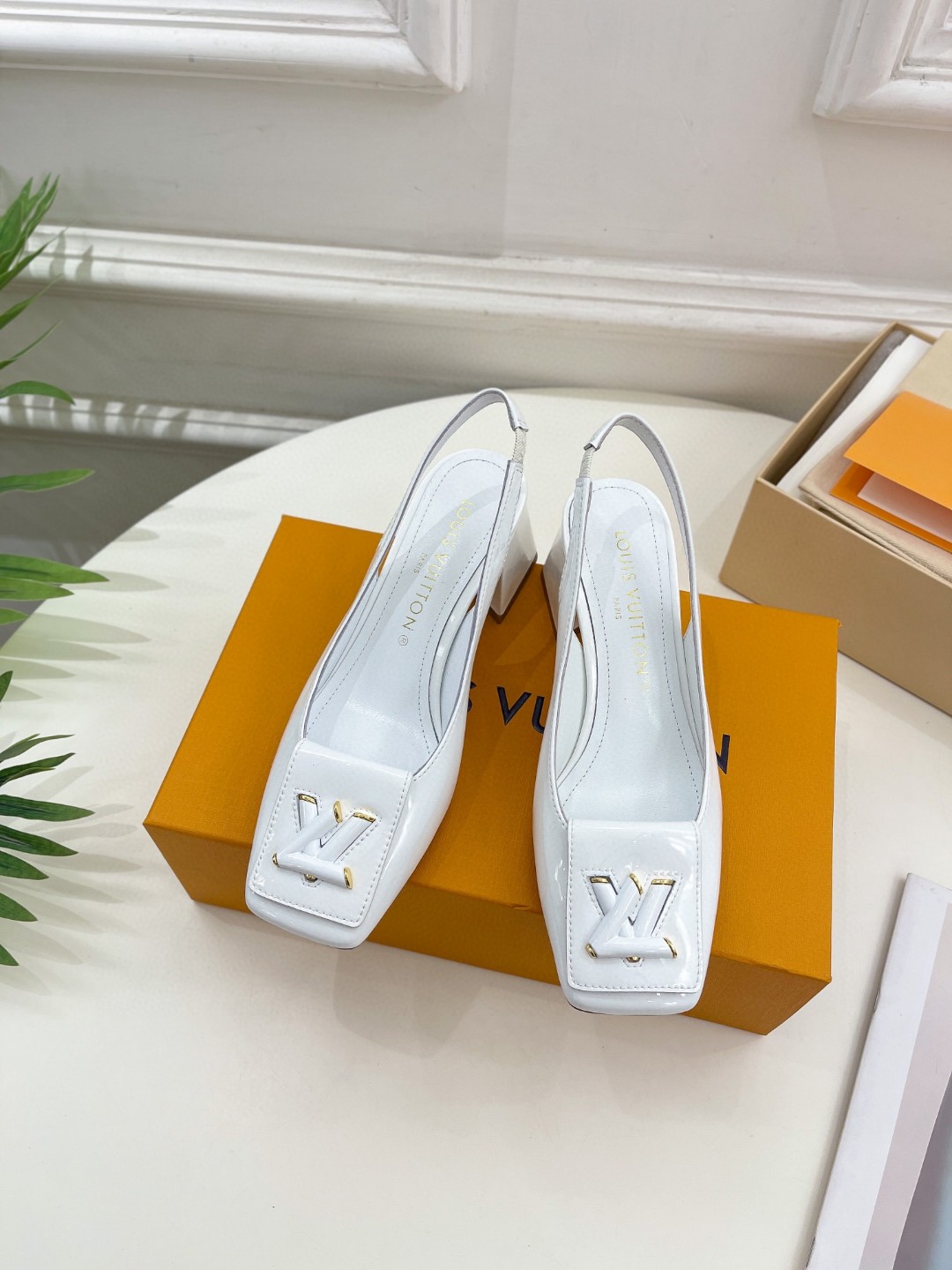 L0vis Vvtt0n Shake Slingback Pump White For Women 1AB0UL