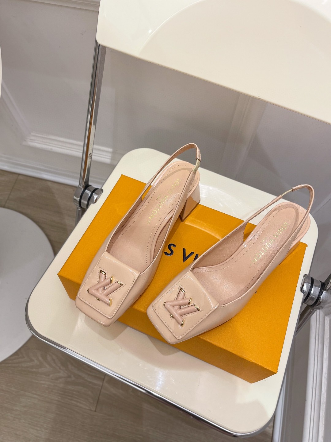 L0vis Vvtt0n Shake Slingback Pump Beige For Women