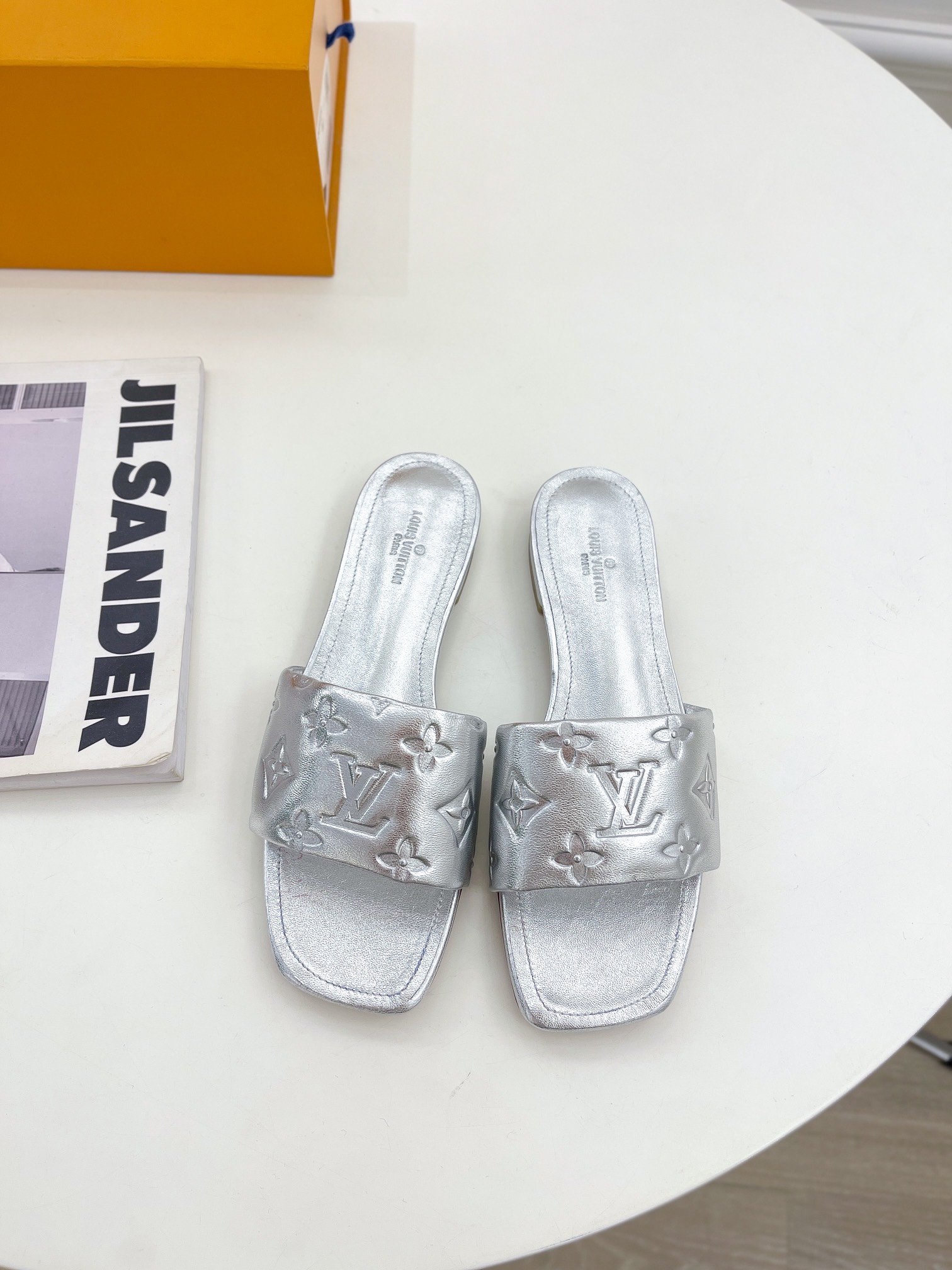 L0vis Vvtt0n Women’s Revival Flat Mule Sliver For Women LV 1A9QJG