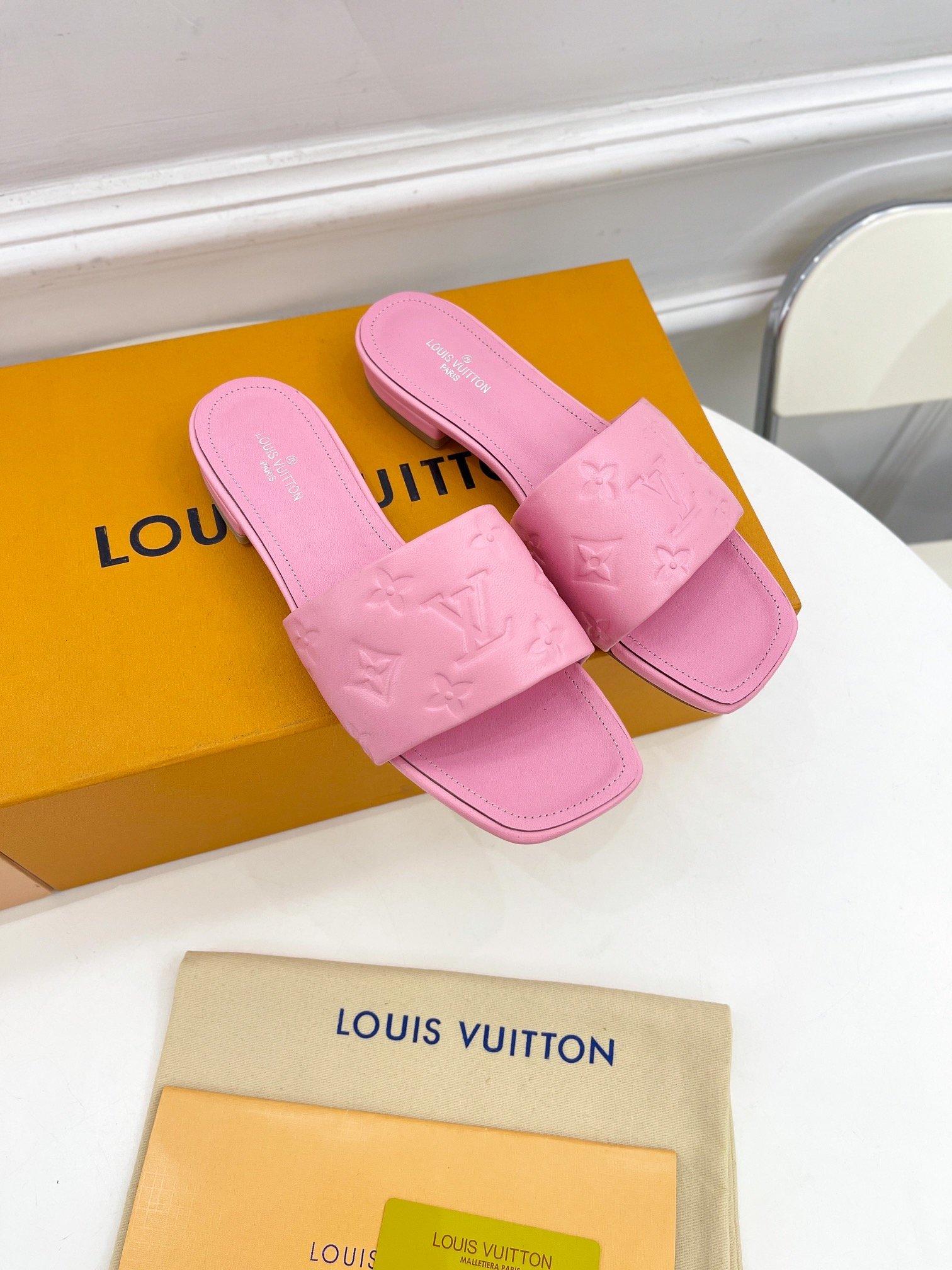 L0vis Vvtt0n Women’s Revival Flat Mule Light Pink For Women LV 1A9PA1
