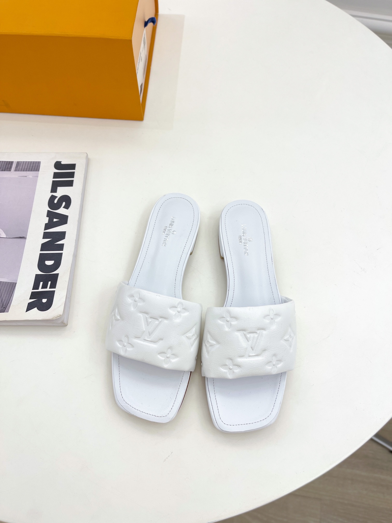 L0vis Vvtt0n Women’s Revival Flat Mule White For Women LV 1A9P4P