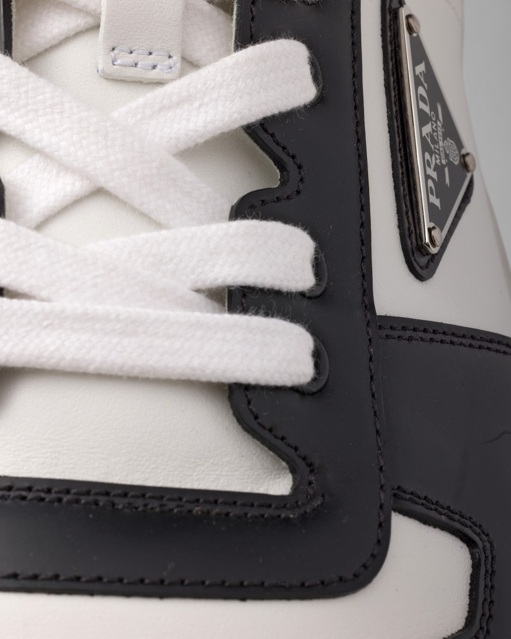 Pra*a Downtown Leather Sneakers White/Black For Men 2EE364_3LKG_F0T8F_F_D001