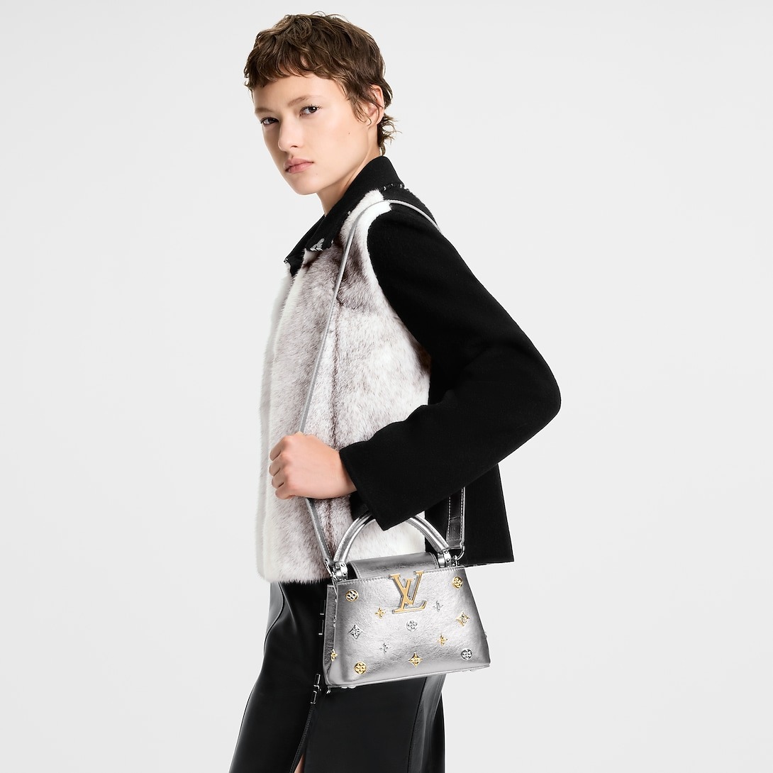 L0vis Vvtt0n Capucines Mini Top Handle Bag 8.3in/ 21cm Silver Metallic Silver/ Gold Hardware For Women M26258