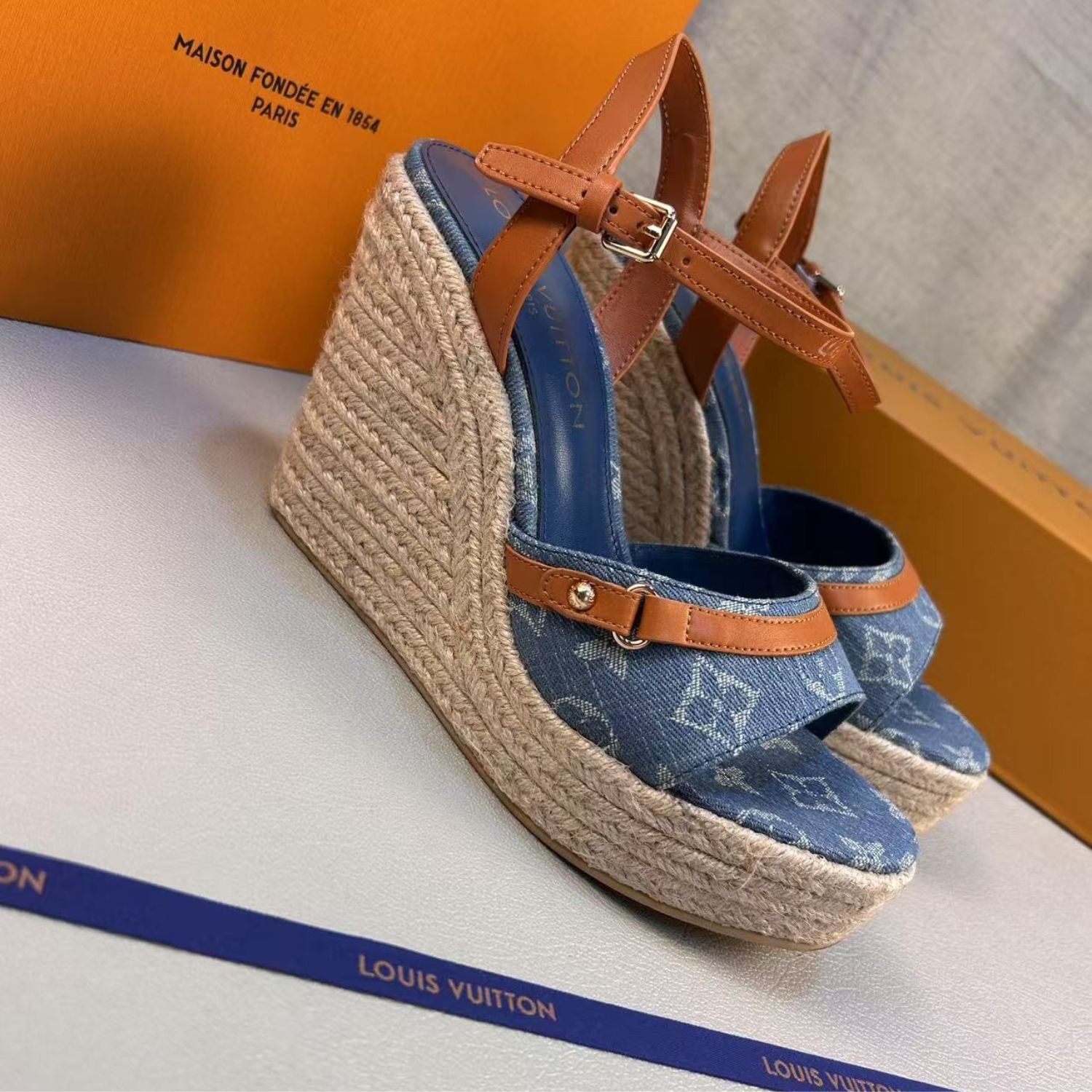 L0vis Vvtt0n Helios Wedge Sandal Blue For Women 1ACIZV