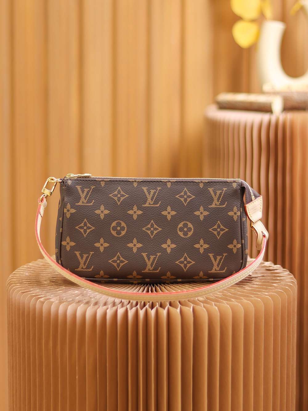L0vis Vvtt0n Pochette Accessoires Brown For Women 23.5cm / 9.3in M40712