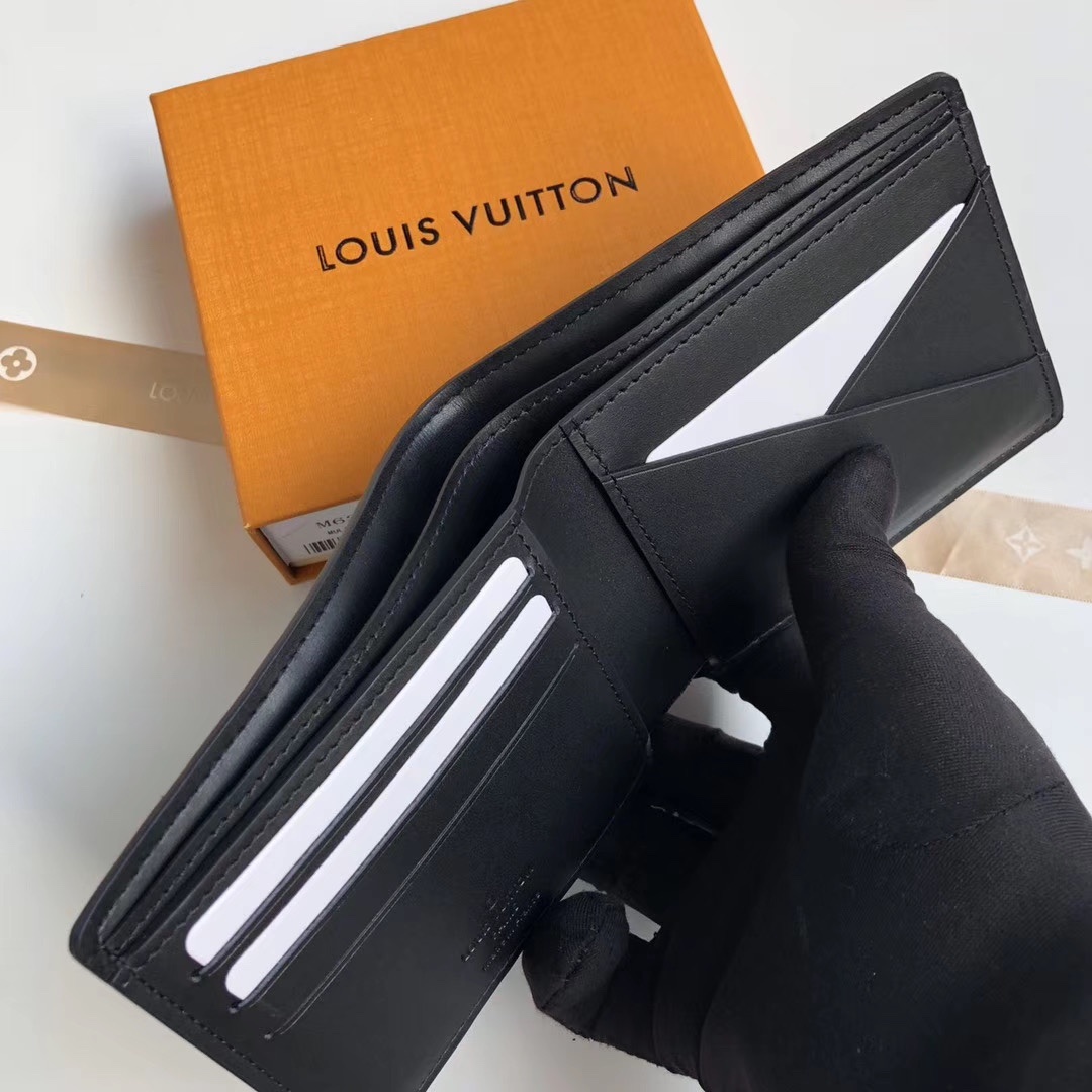 L0vis Vvtt0n Multiple Wallet In Black Monogram Shadow For Men, Men’s Wallet 4.5in/11.5cm LV M62901