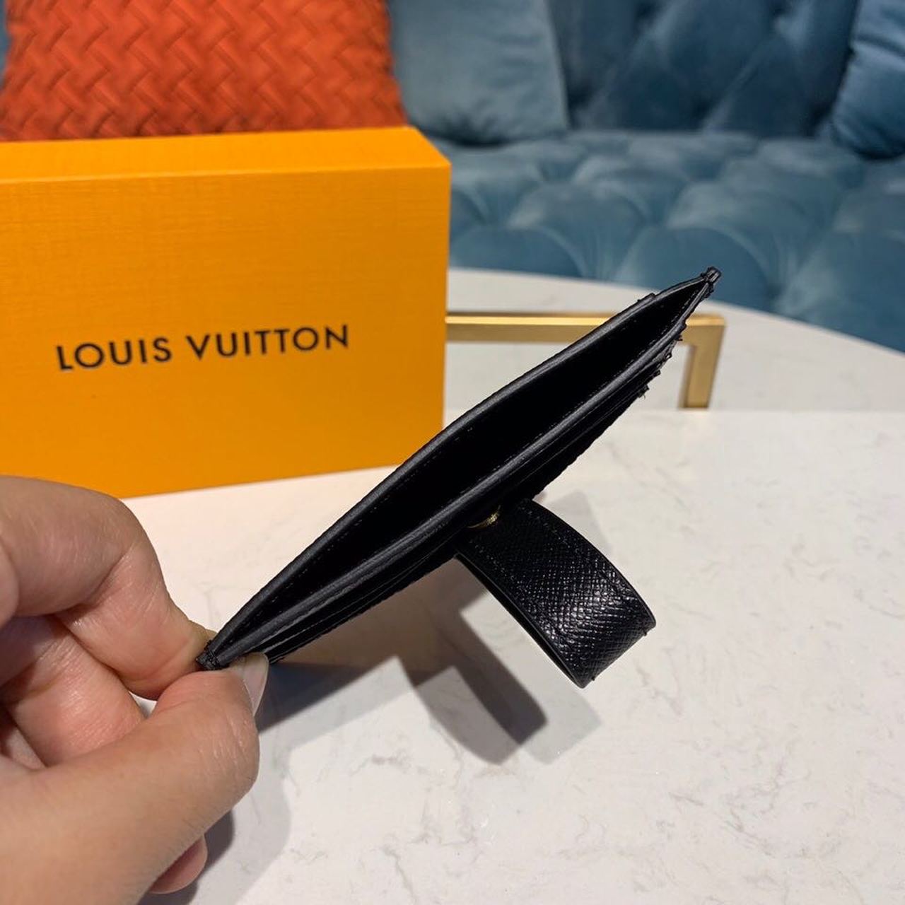 L0vis Vvtt0n Wallet
