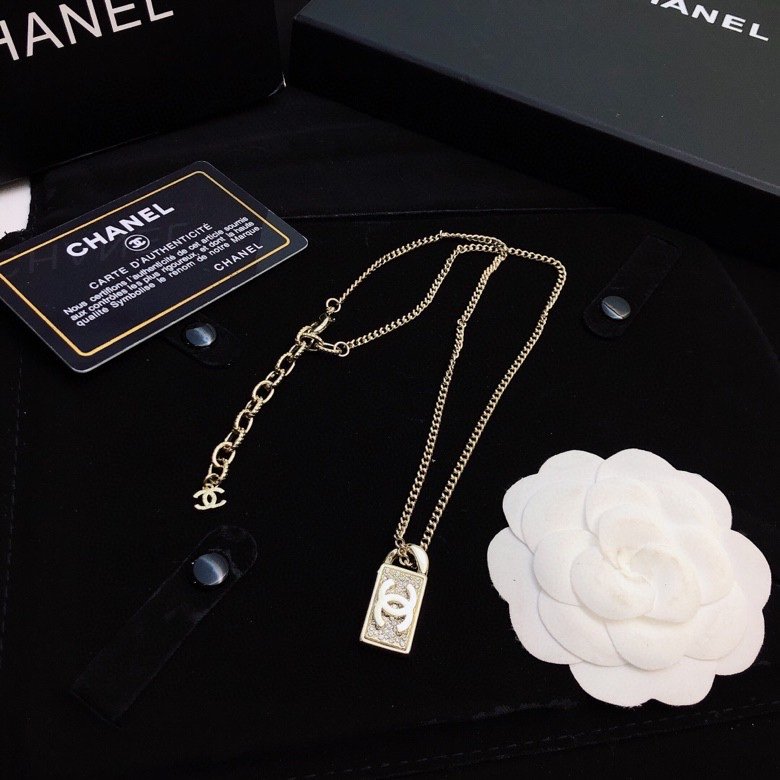 Ch**el Necklace