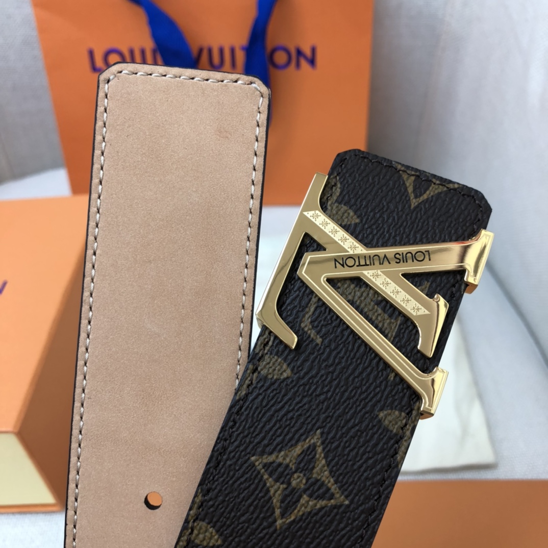 L0vis Vvtt0n Initiales LV Belt Monogram Canvas Gold Toned Hardware