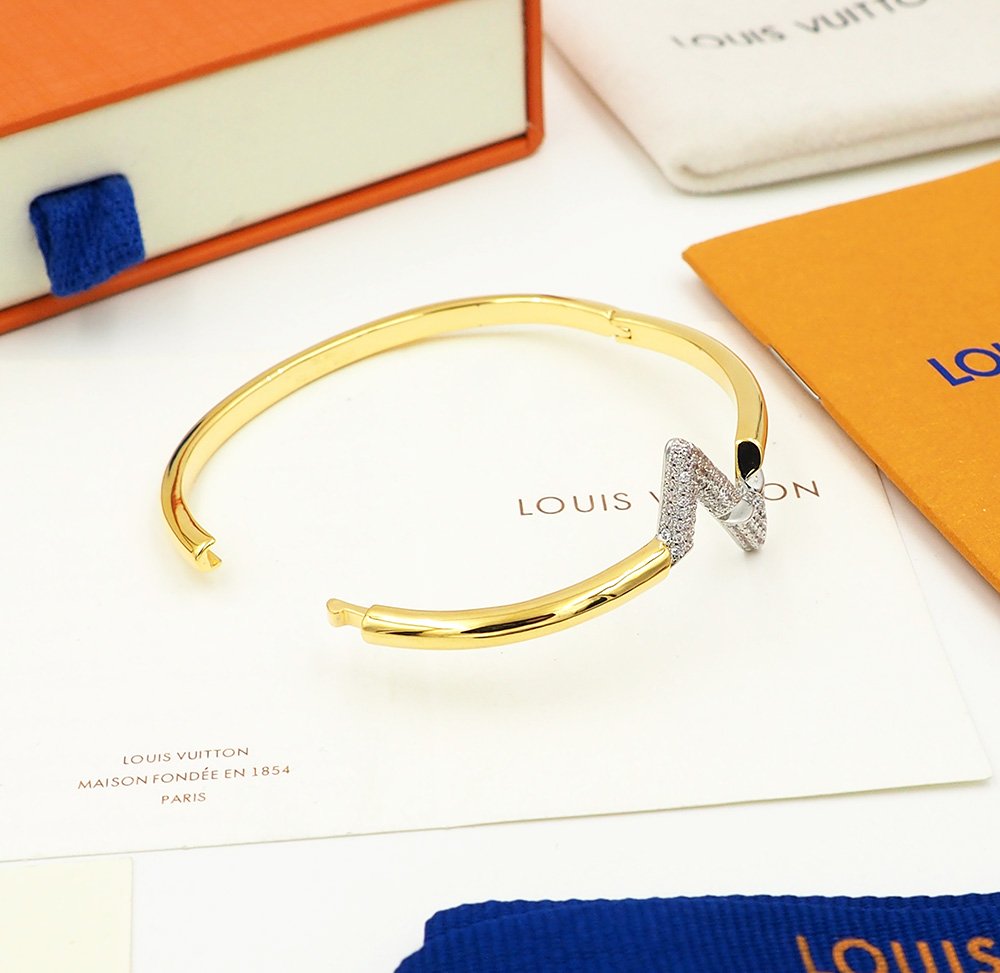 L0vis Vvtt0n Volt Upside Down Bracelet