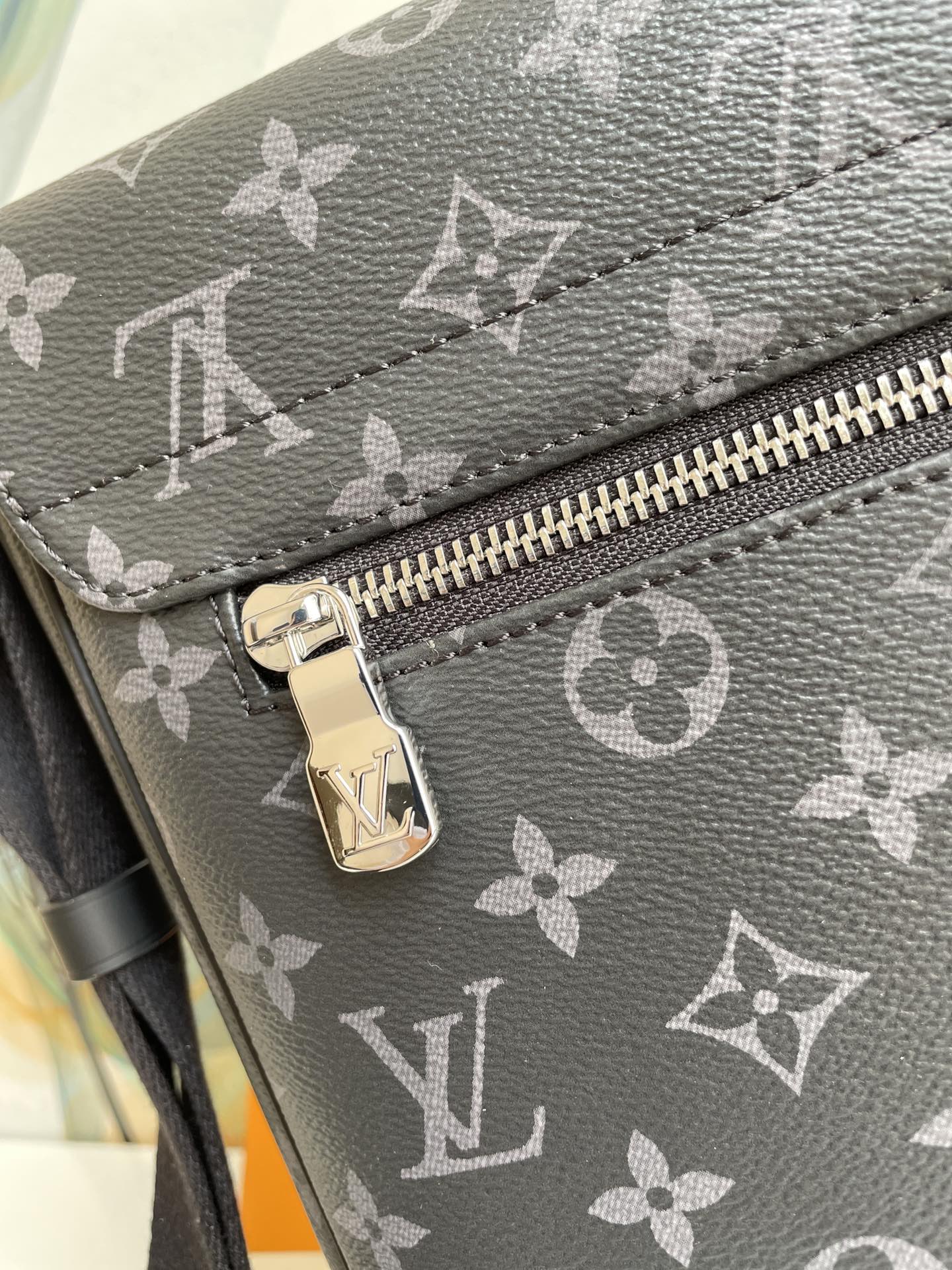 L0vis Vvtt0n District MM Monogram Eclipse Canvas For Men, Men’s Bags, Shoulder And Crossbody Bags 12.2in/31cm LV M44001