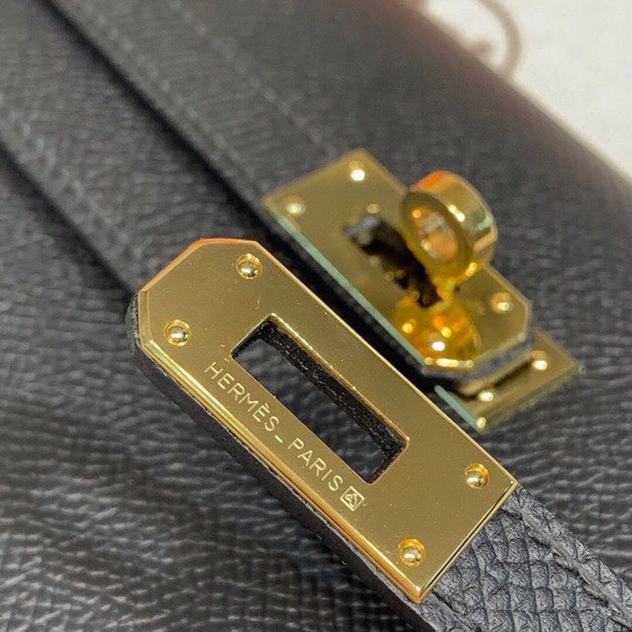 H**me5 Kelly Wallet To Go Woc Black With Gold Toned Hardware Bag For Women 8.2in/21cm