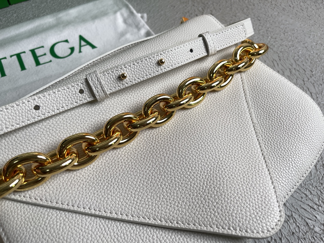 B0tt*ga Ven*ta Mount White, For Women, Women’s Bags 10.6in/27cm