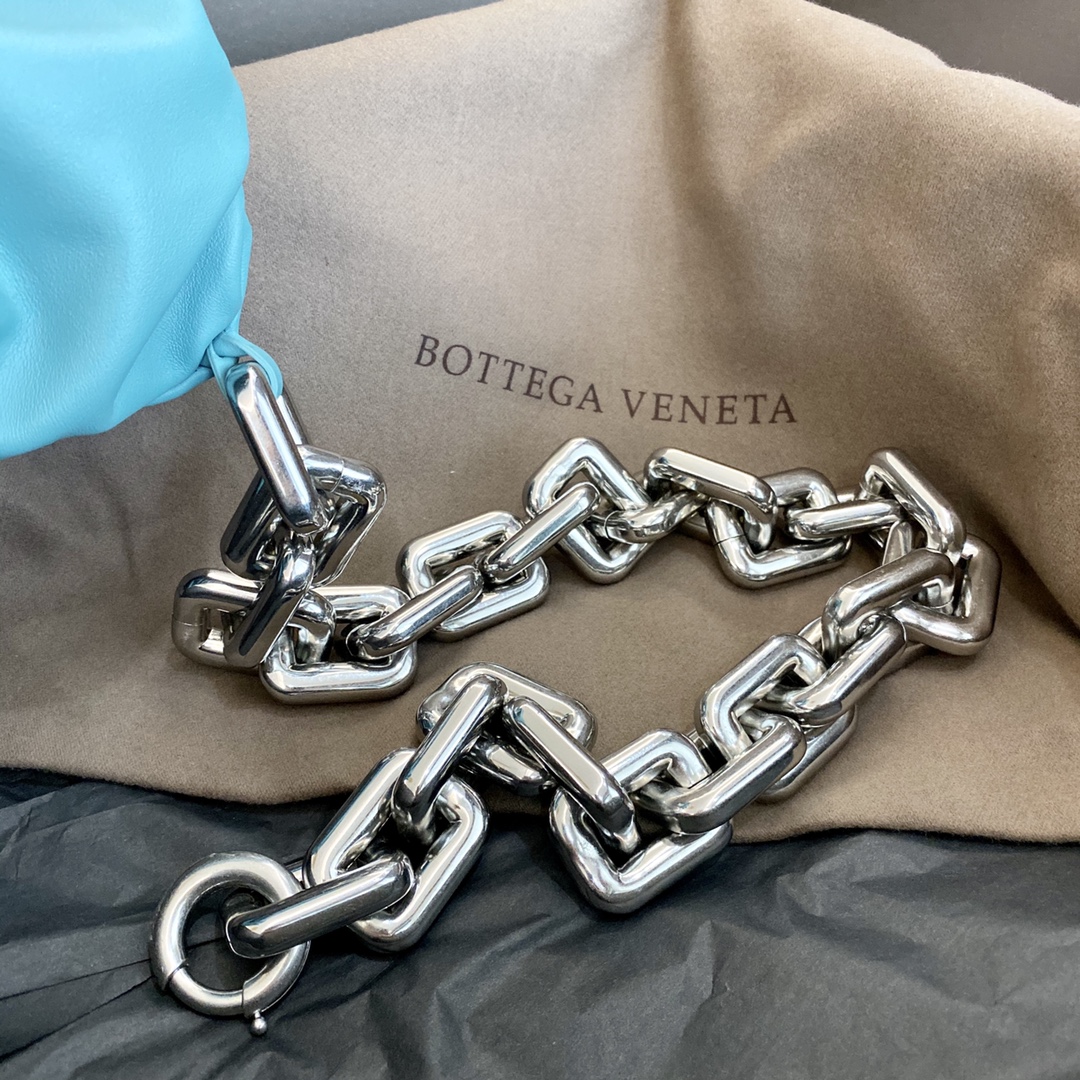 B0tt*ga Ven*ta Chain Pouch Red, For Women, Women’s Bags 12.2in/31cm