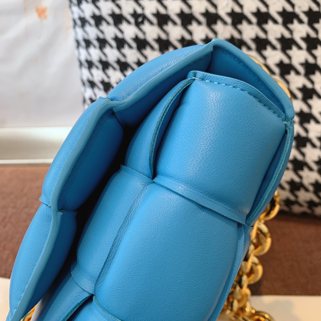 B0tt*ga Ven*ta Chain Cassette Blue, For Women, Women’s Bags 10.2in/26cm