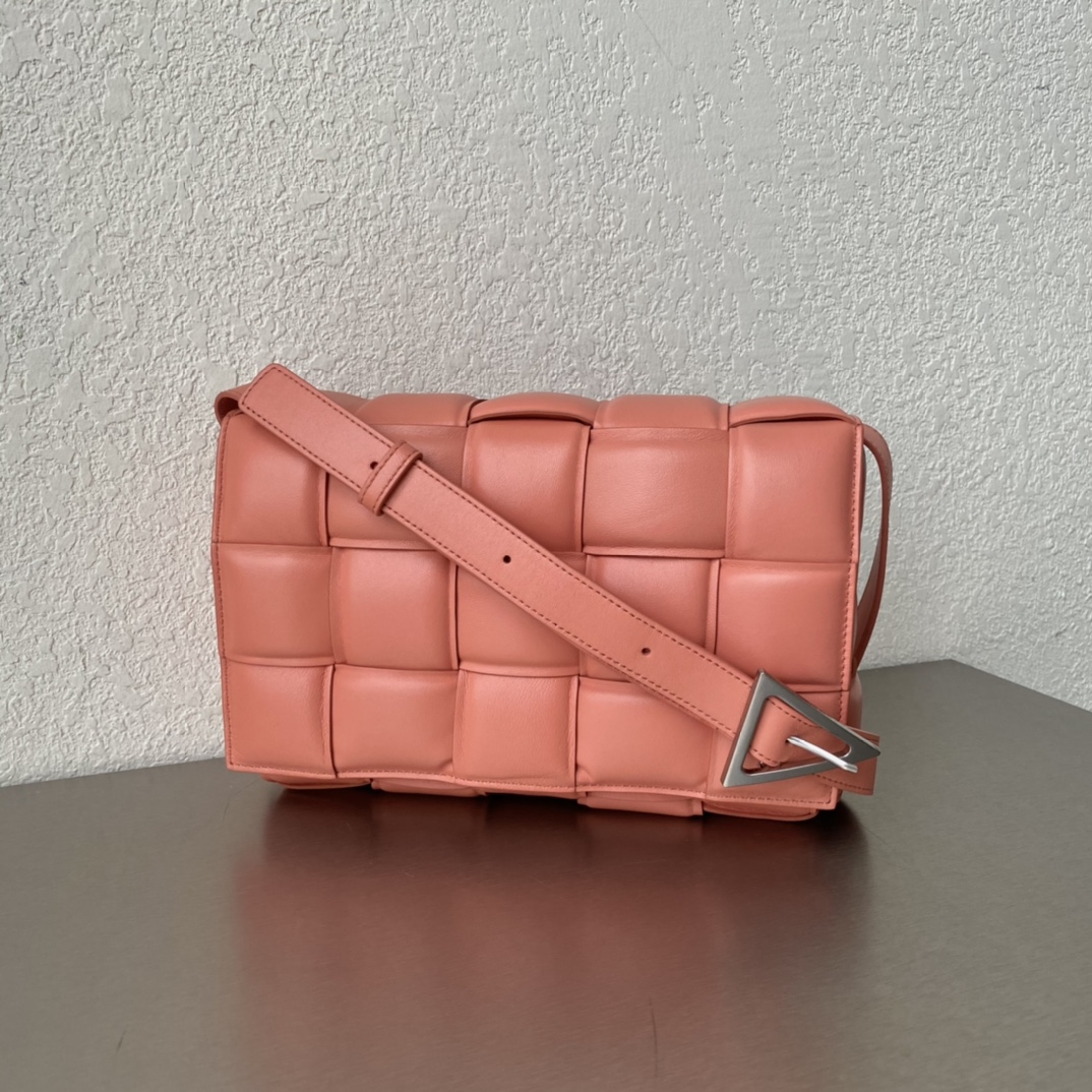 B0tt*ga Ven*ta Padded Cassette Pink, For Women, Women’s Bags 10.2in/26cm