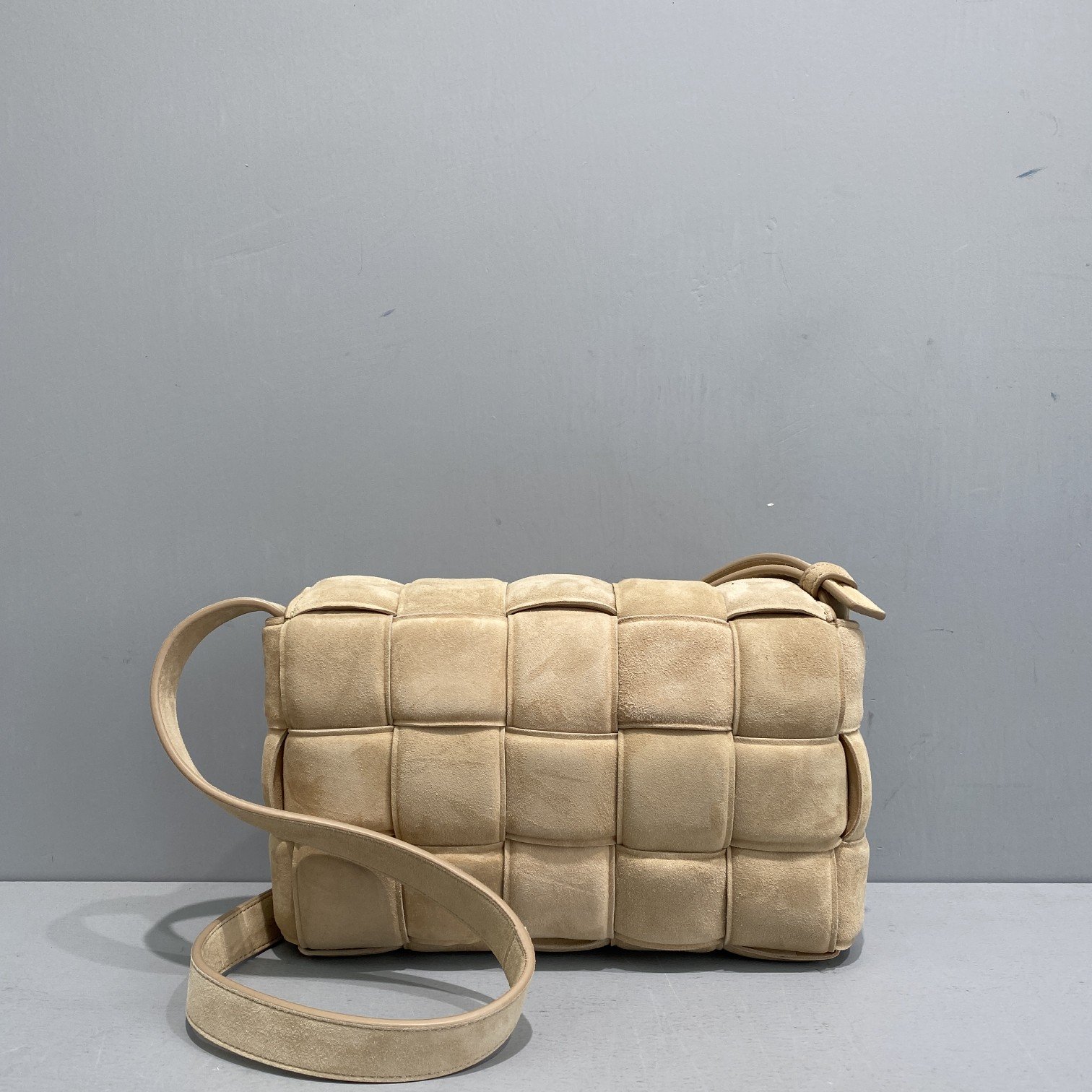 B0tt*ga Ven*ta Padded Cassette Beige, For Women, Women’s Bags 10.2in/26cm