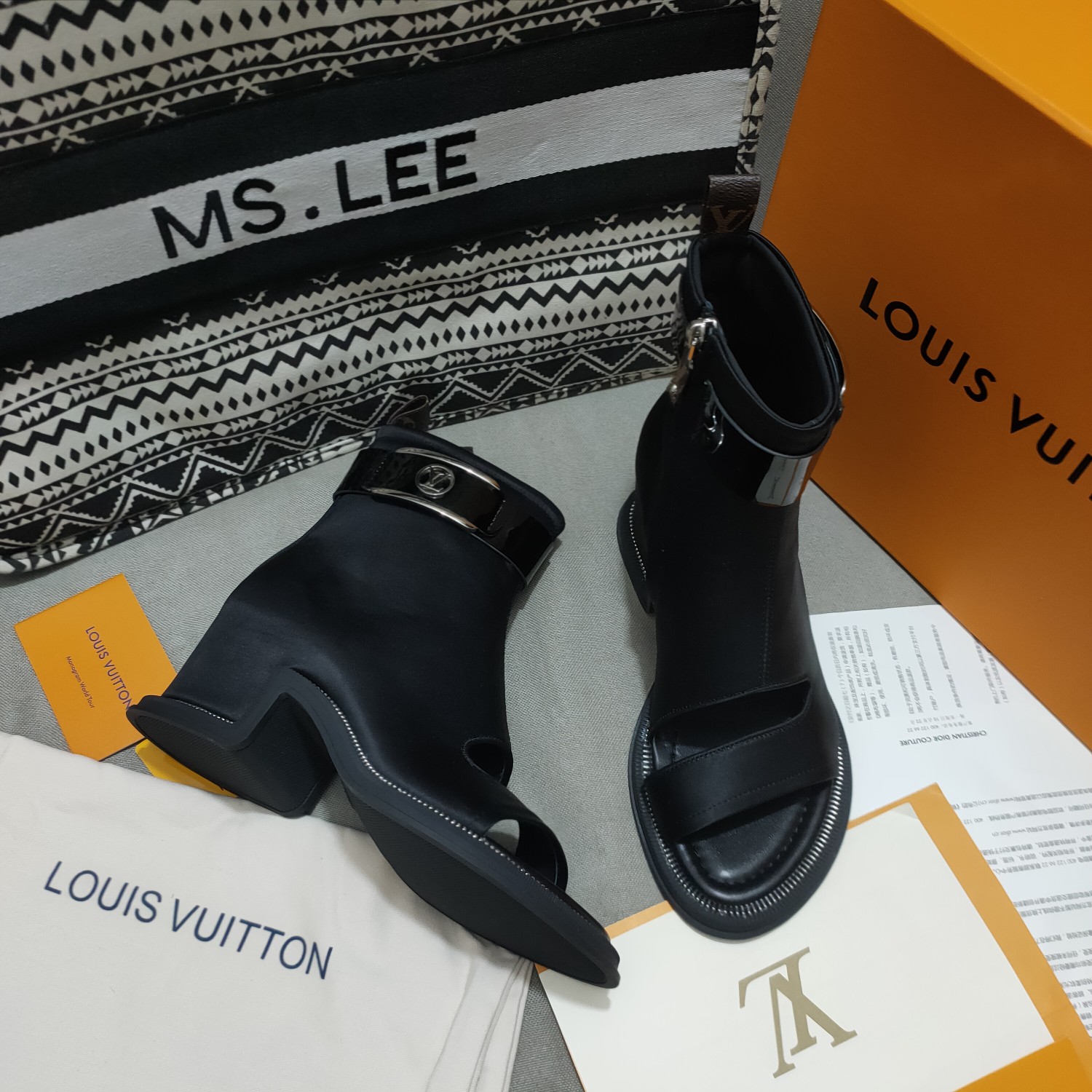 L0vis Vvtt0n Women’s Moonlight Ankle Boots Black For Women LV 1AA0H5