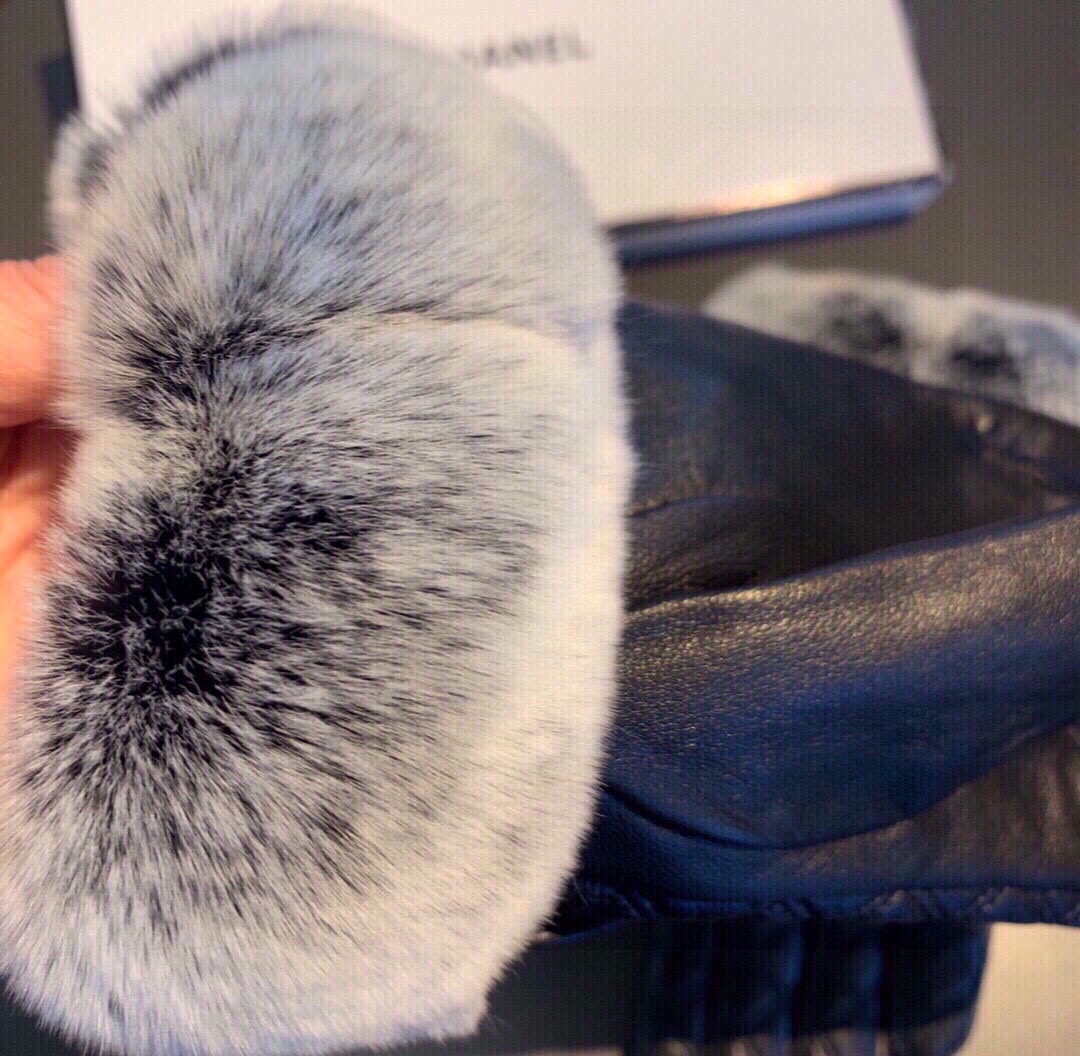 Ch**el Gloves In Black
