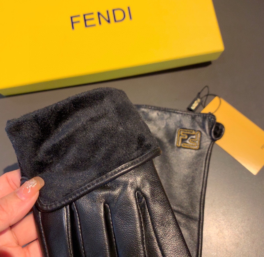 F**di Gloves In Black