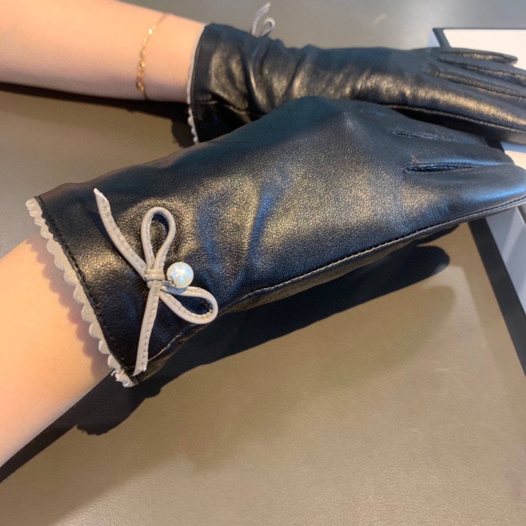 Ch**el Gloves In Black