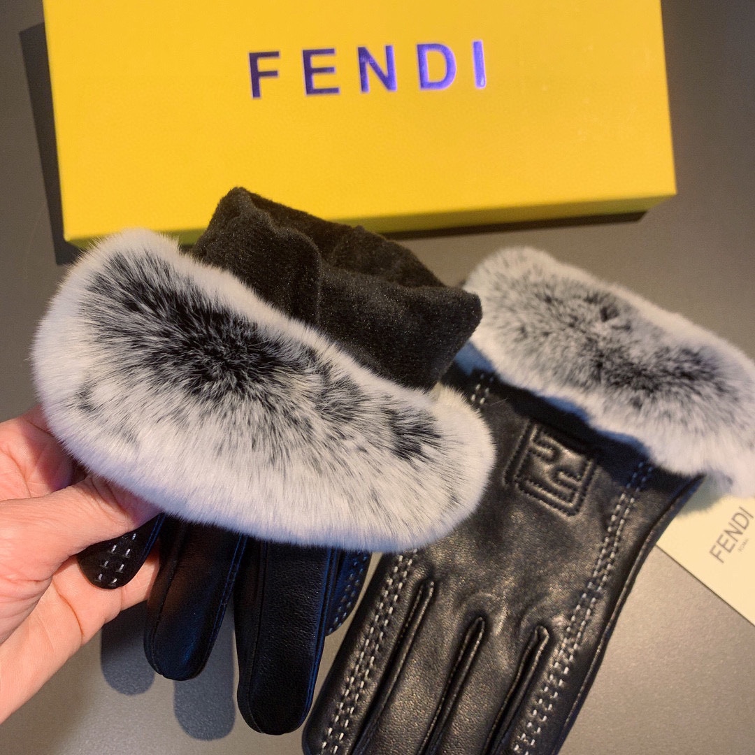 F**di Gloves In Black