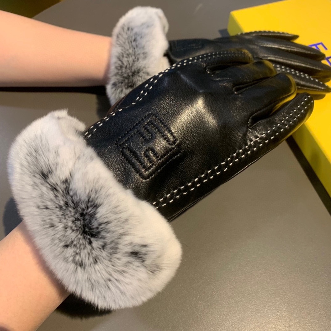 F**di Gloves In Black