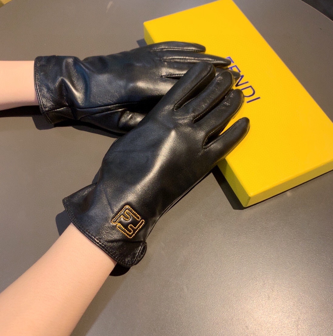 F**di Gloves In Black