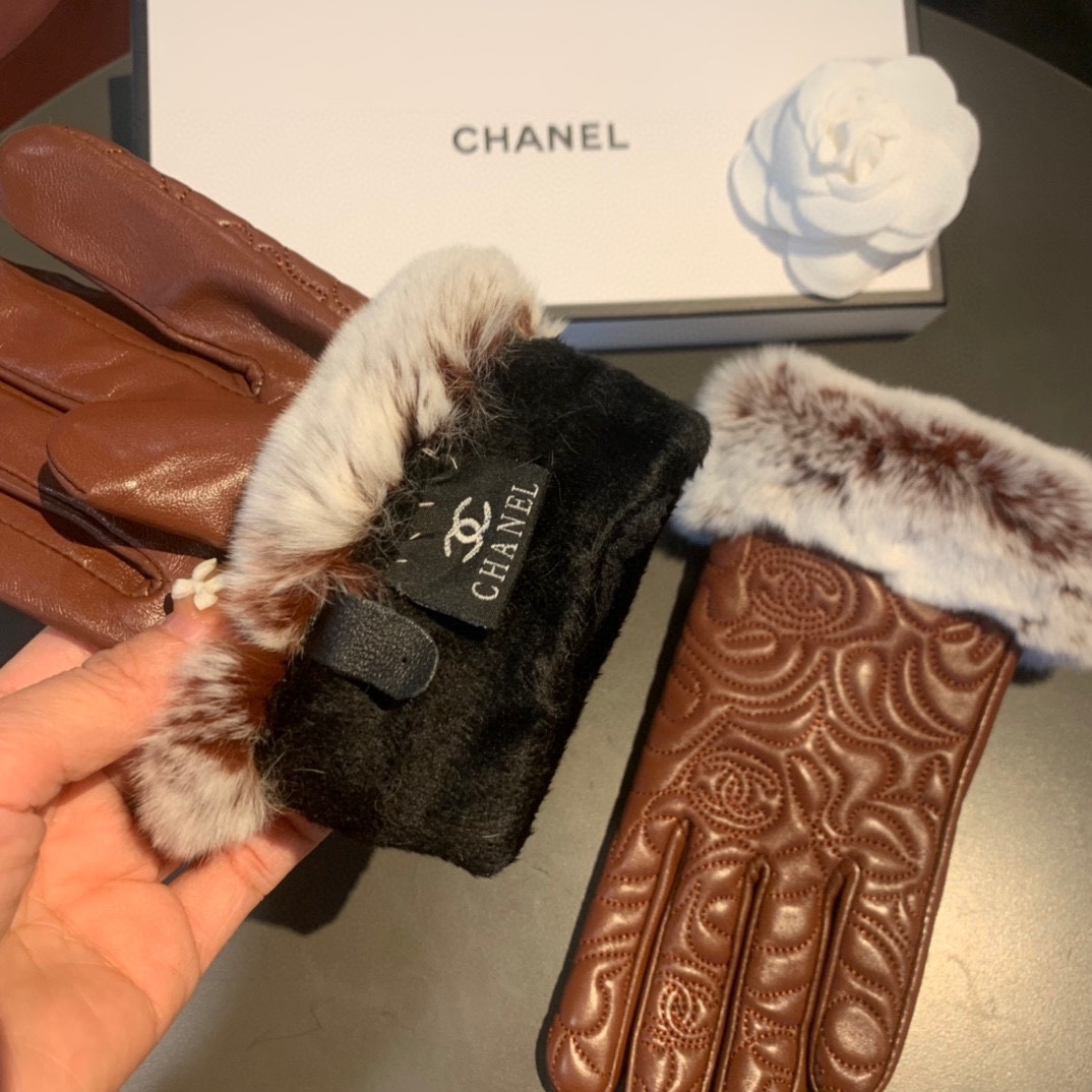 Ch**el Gloves In Brown