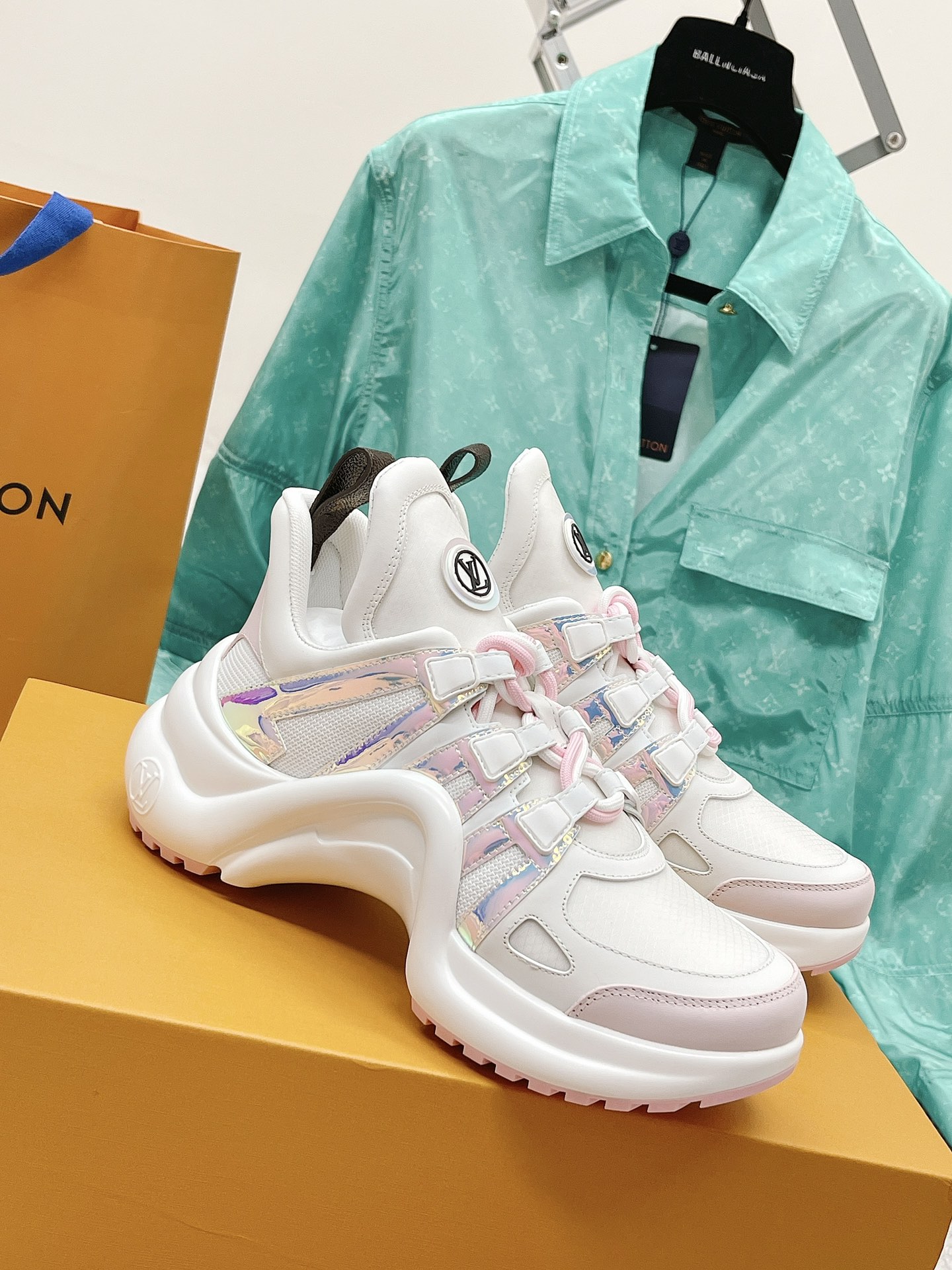 L0vis Vvtt0n Women’s LV Archlight Sneaker Pink For Women LV