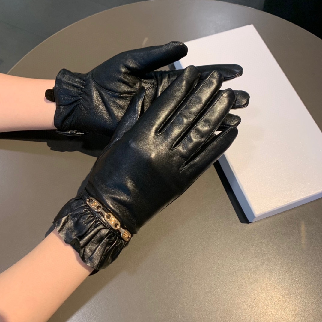Ce1i*e Triomphe Gloves In Black
