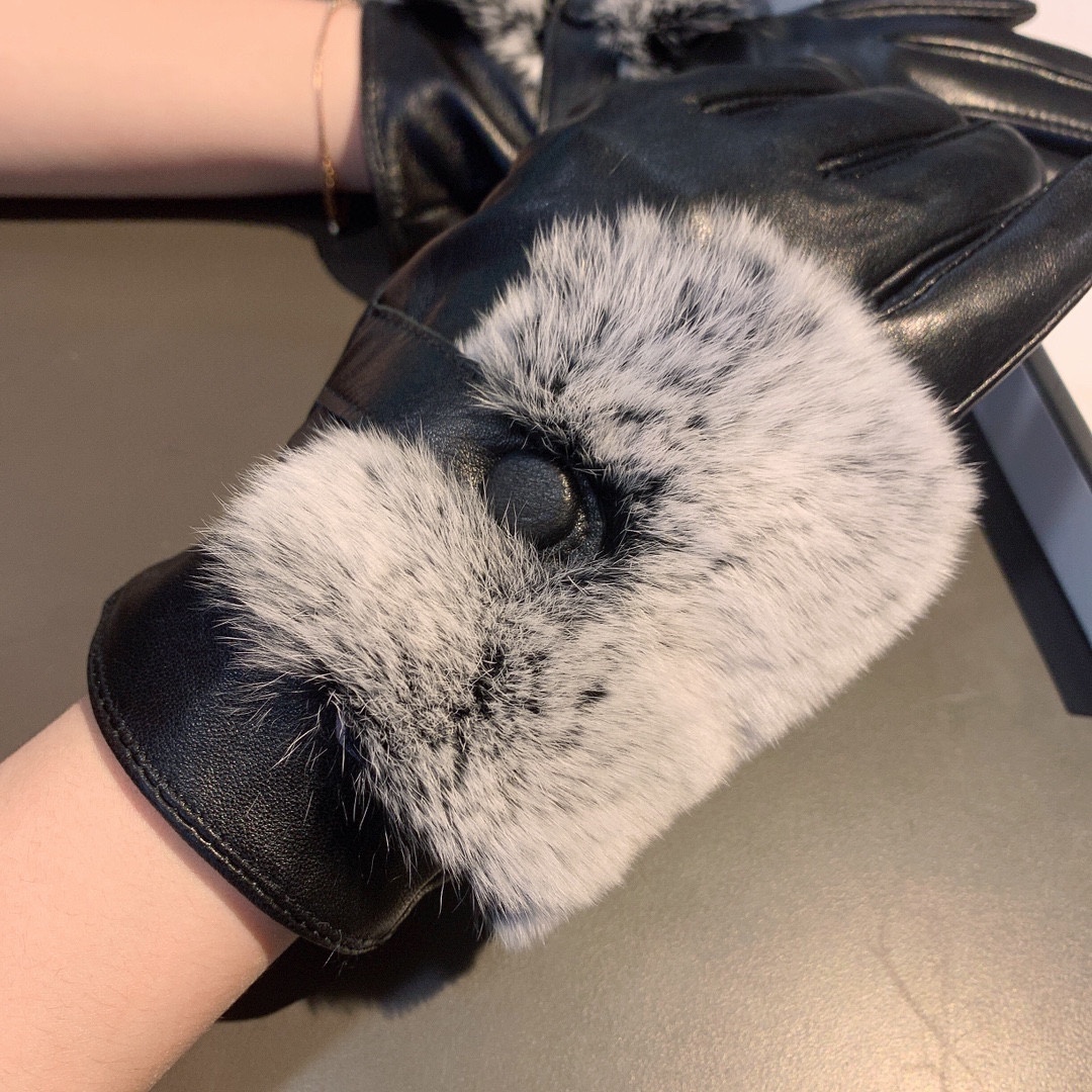Ch**el Gloves In Black