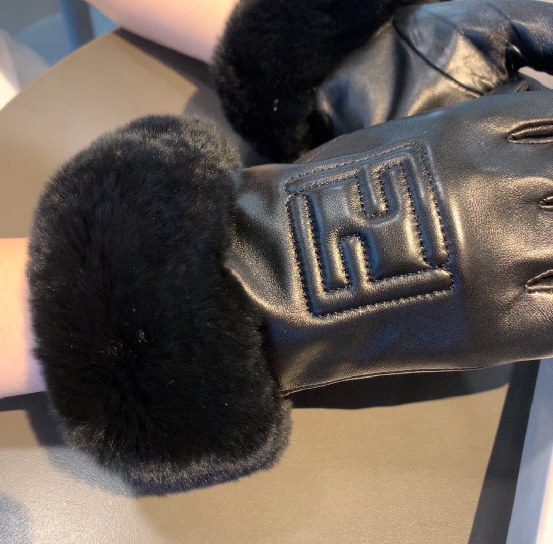 F**di Gloves In Black
