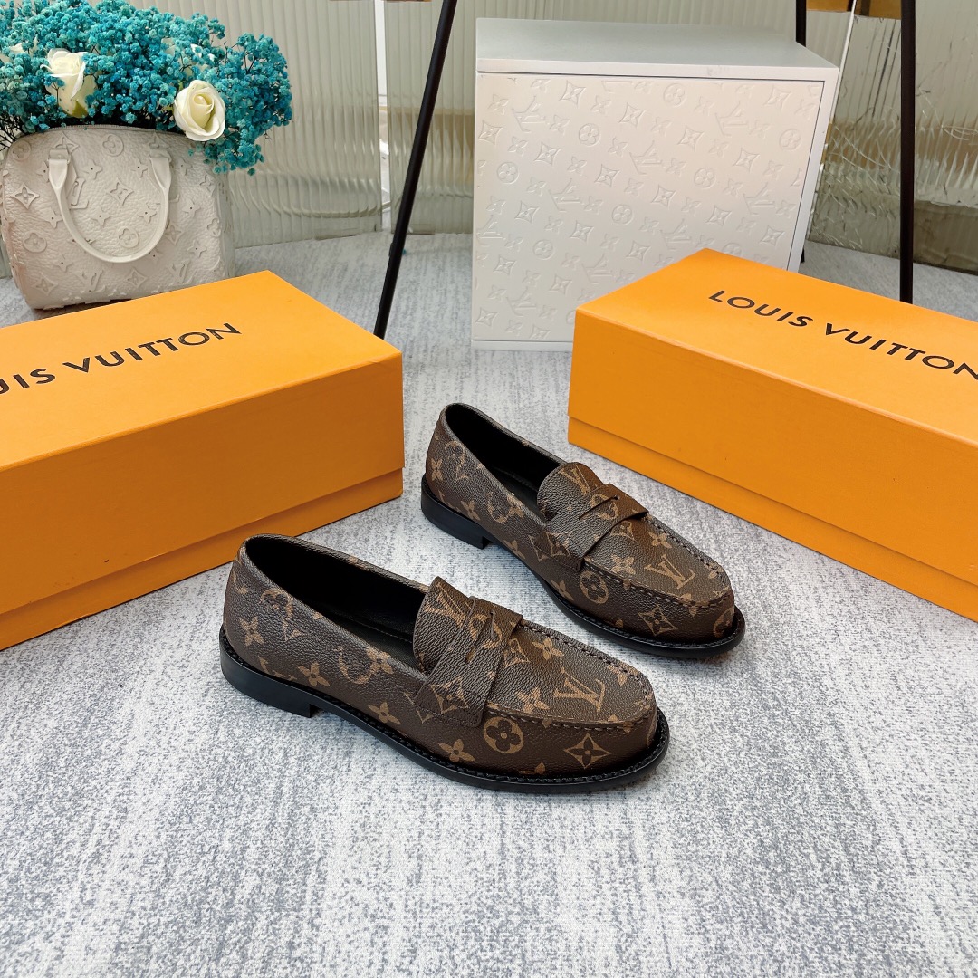 L0vis Vvtt0n Women’s Chess Flat Loafe Cacao Brown For Women LV 1AA1XZ