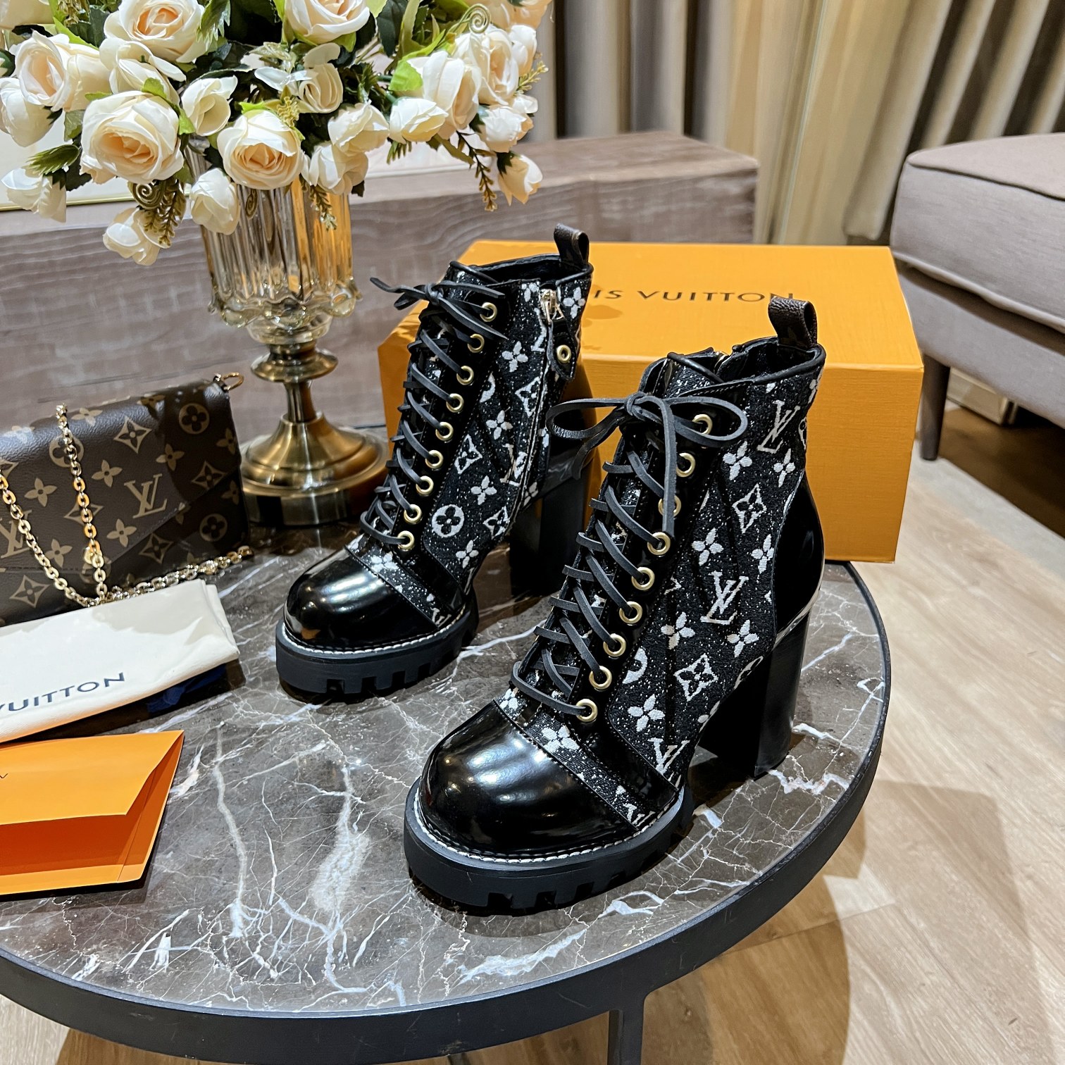 L0vis Vvtt0n Women’s Star Trail Ankle Boots Black For Women LV