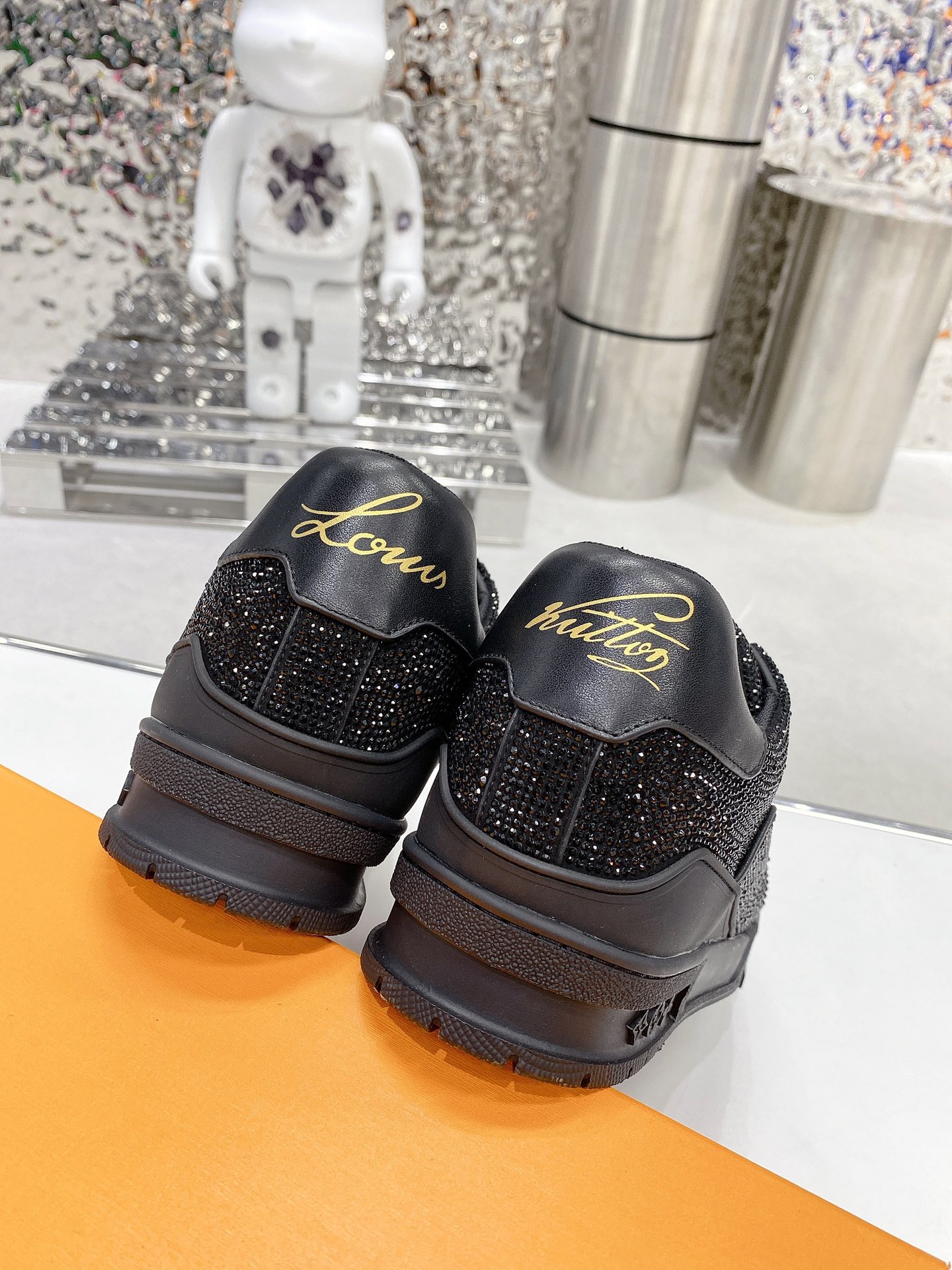 L0vis Vvtt0n Women’s LV Trainers Black For Women LV