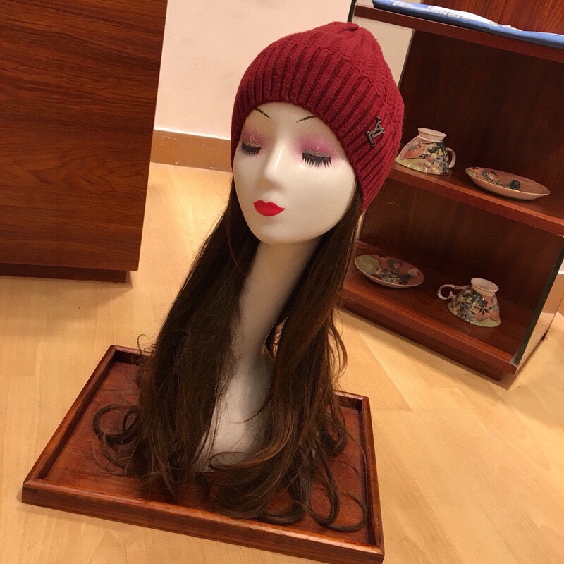 L0vis Vvtt0n Beanie & Scarf Set In Red