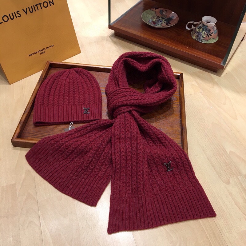 L0vis Vvtt0n Beanie & Scarf Set In Red