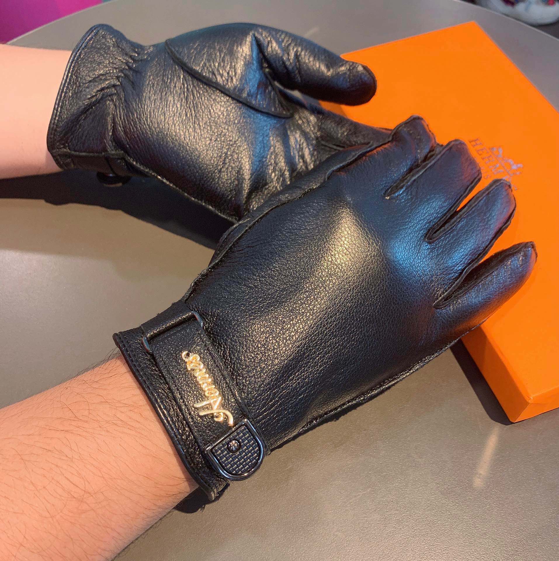 H**me5 Soya Gloves In Black