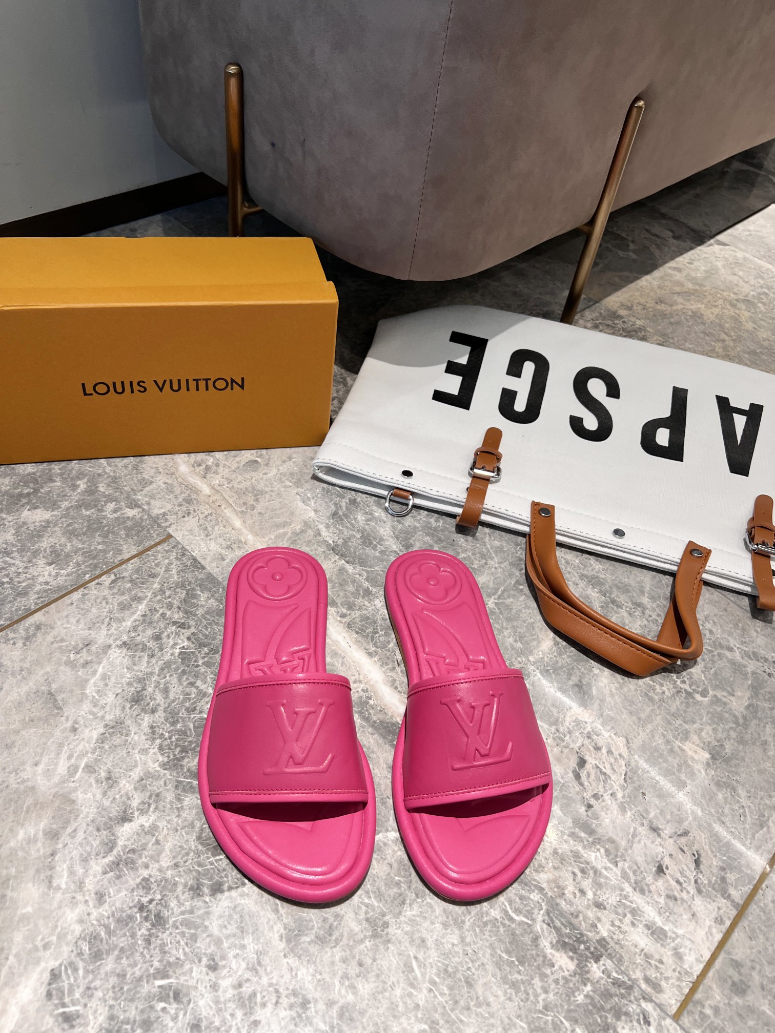 L0vis Vvtt0n Women’s Magnetic Flat Mule Fuchsia Pink For Women LV 1AA1MN