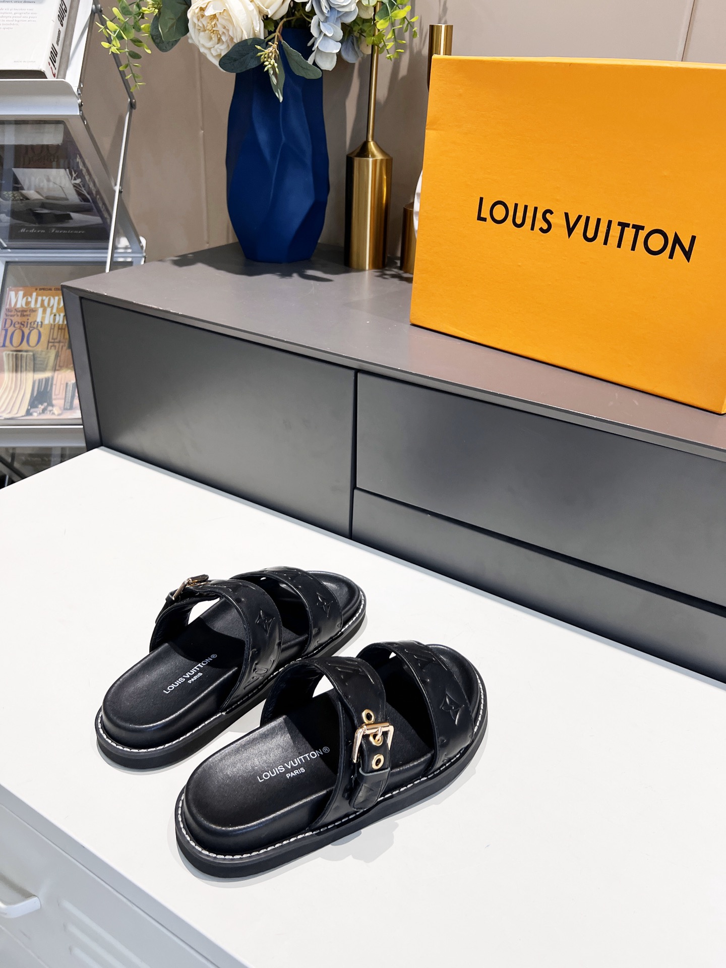 L0vis Vvtt0n Women’s Bom Dia Flat Mule Black For Women LV