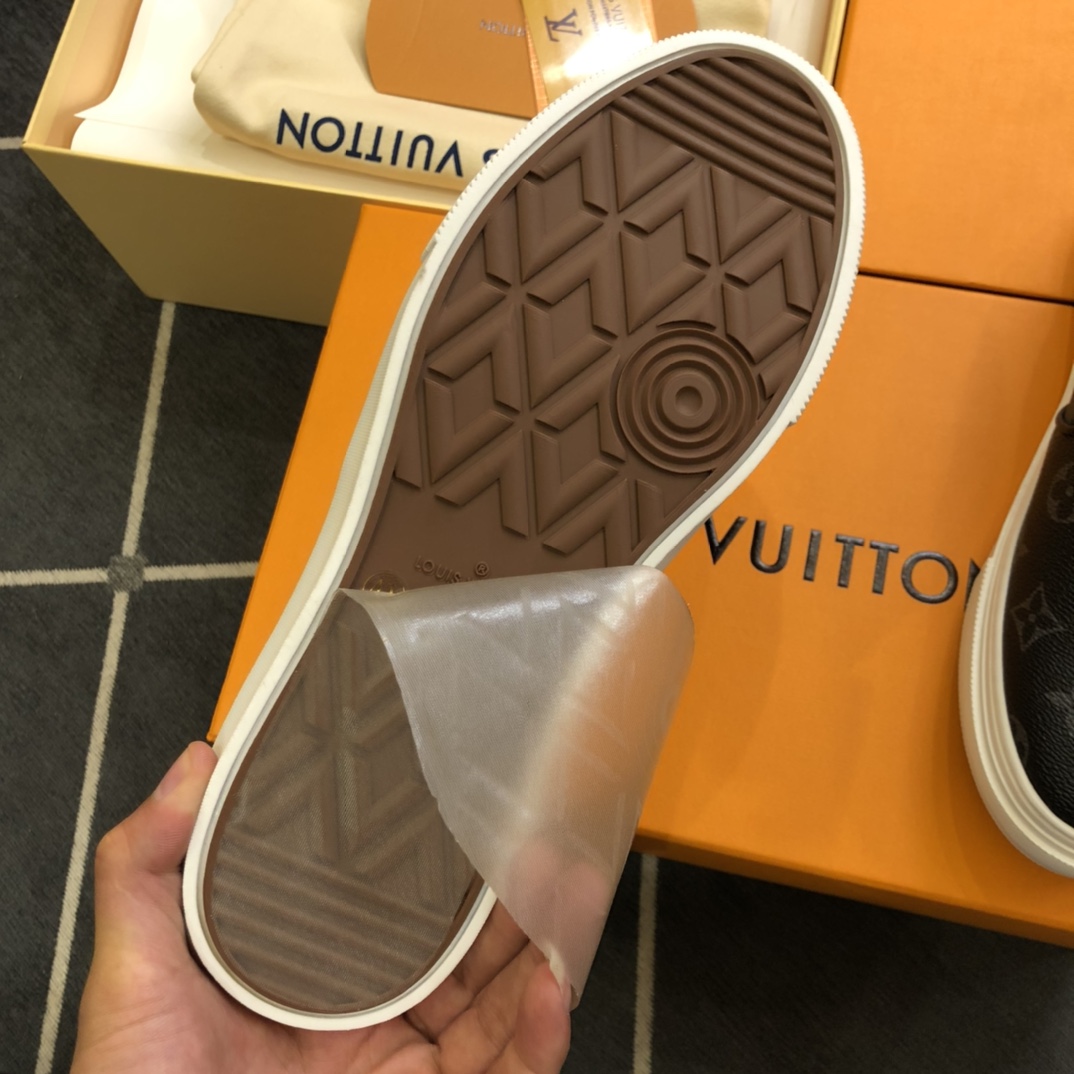 L0vis Vvtt0n LV Slip On Black For Men LV