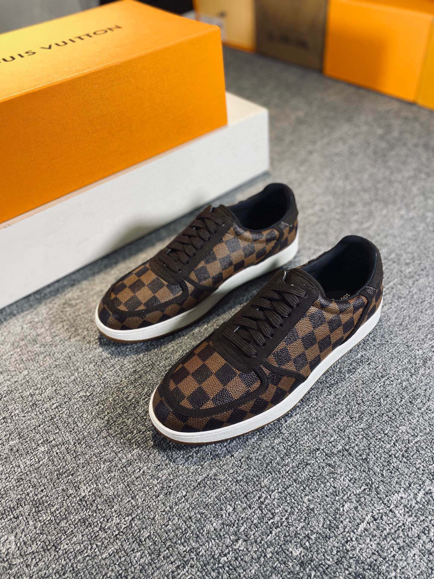 L0vis Vvtt0n Rivoli Sneaker Brown For Men LV