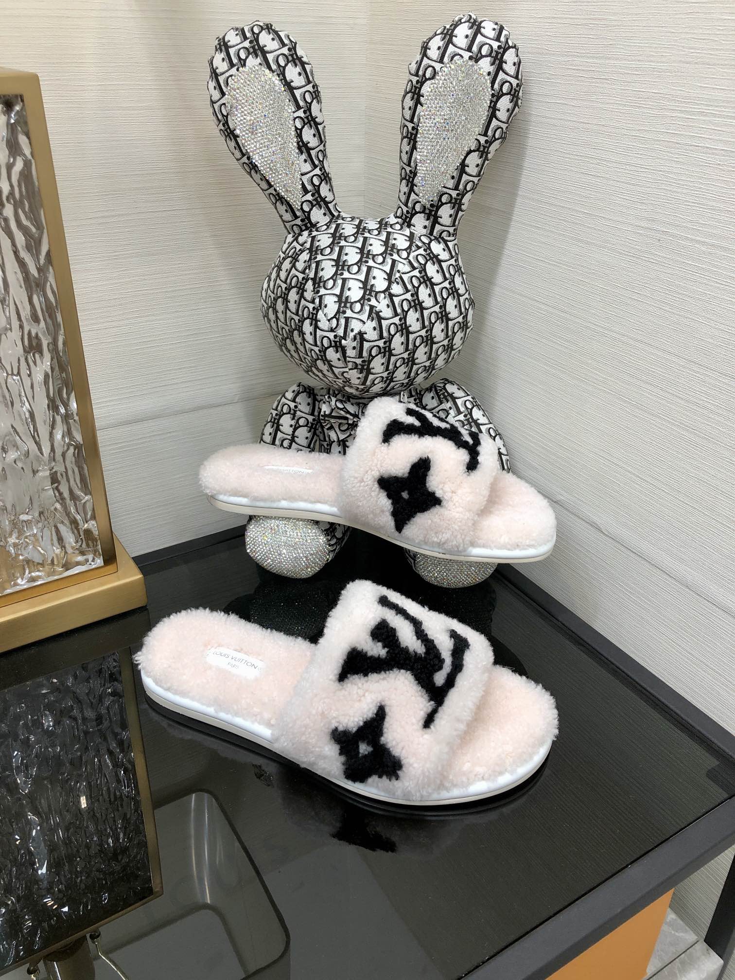 L0vis Vvtt0n Women’s Magnetic Flat Mule White For Women LV