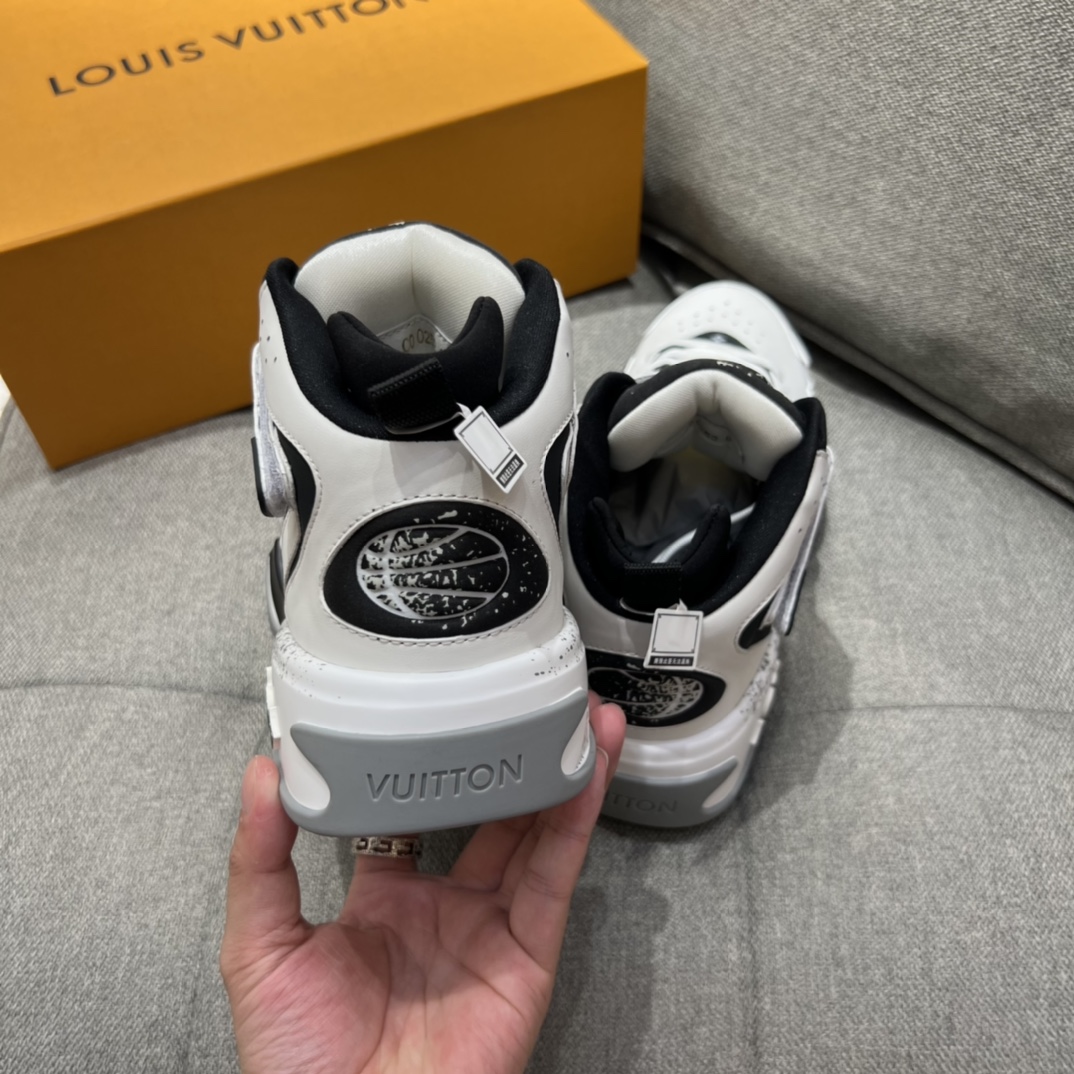 L0vis Vvtt0n LV Trainer 2 Sneaker White For Men LV 1AAH95